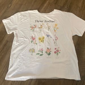 Oversized floral zodiac T-shirt !! Lightweight perfect for summer or workouts